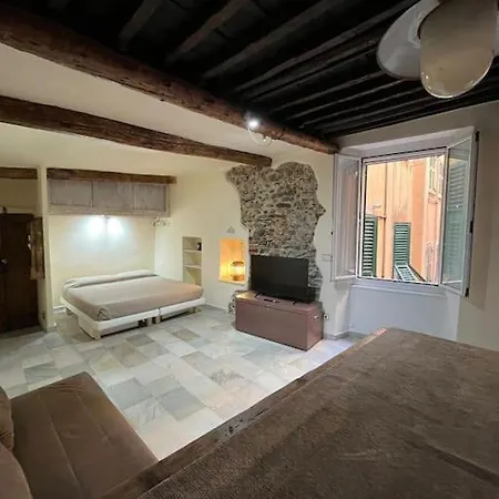 Iris 3: Un Fiore A 公寓 *